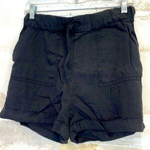 Velvet Heart Black Elastic Waist Band Shorts with pockets